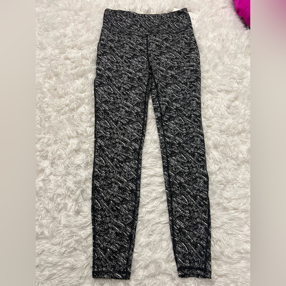 Danskin Women's Abstract Jacquard Leggings black salt NWT size medium